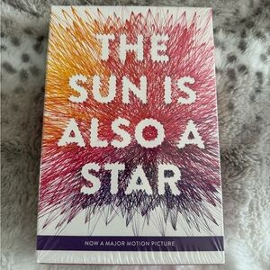 Nicola Yoon 2-Book Box Set – Everything, Everything & The Sun Is Also a Star